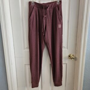 ALO Yoga Muse Ribbed Joggers Sweatpants Burgundy Truffle Womens Small
